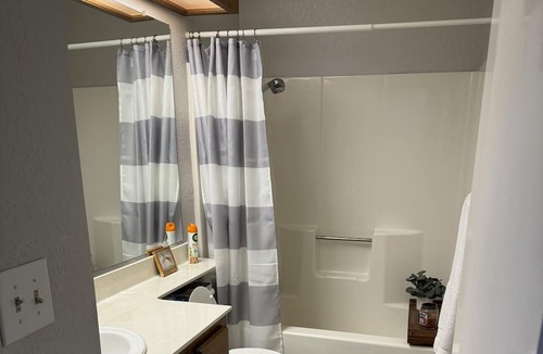 Modesto House | Cozy home in North Modesto