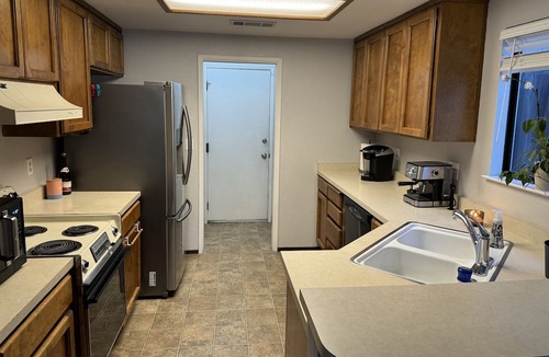 Modesto House | Cozy home in North Modesto