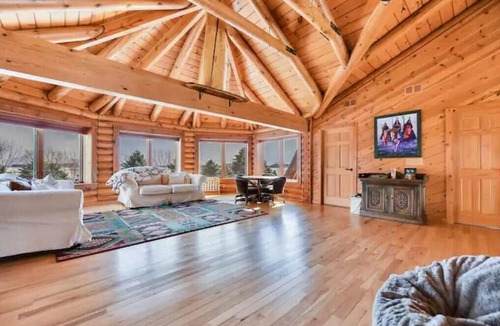 Decker Cabin | The Amazing Wolf Lodge