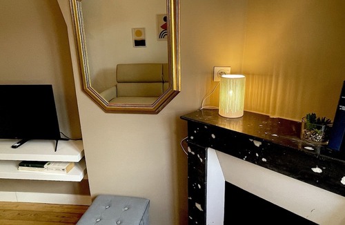 Dreux Apartment | Dreux #5 - Royal View, Heart of the City, bright studio