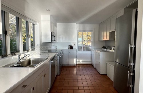 Edgecomb Villa | Lovely 3BR Oceanfront - Views, Own Dock, Chefs Kit