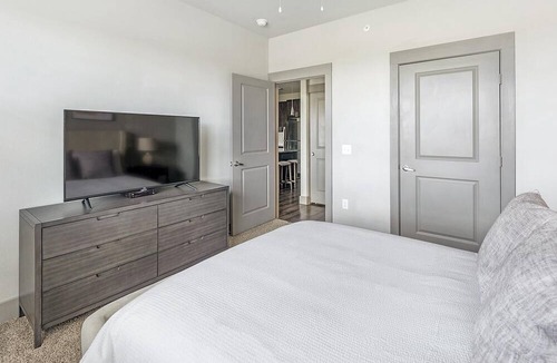 Denton Apartment | Modern Apartment in Prime Location (ID9427X28)