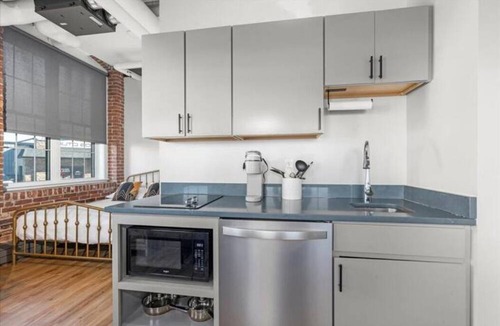 Manchester Apartment | [Pet Friendly] Gatsby's Corner