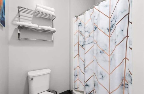 Manchester Apartment | [Pet Friendly] Gatsby's Corner