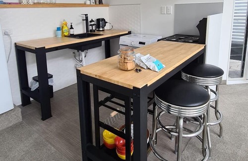 Birkenhead Apartment | Light-Filled 1BR Oasis with Sunset Views