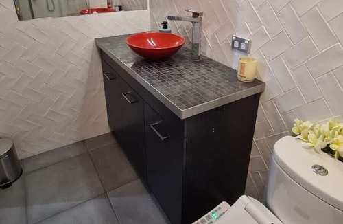 Birkenhead Apartment | Light-Filled 1BR Oasis with Sunset Views