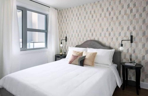 Latin Quarter Apartment | Place-Des-Arts 1-Bedroom Condo
