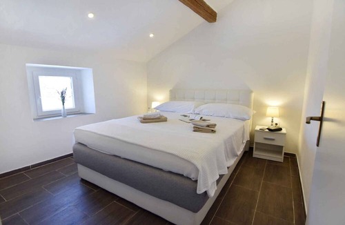 Vilanija Apartment | Holiday apartment three bedrooms, a terrace and a swimming pool