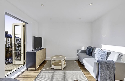 Turnham Green Apartment | Chic Chiswick Apartment