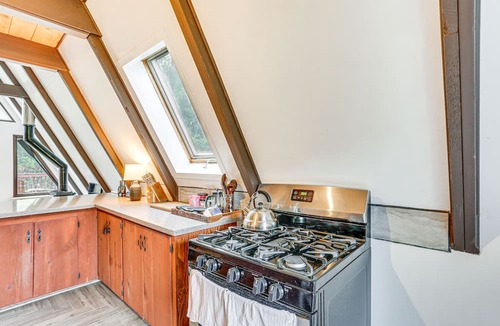 Trinity Village Cabin | Secluded Village Gem w/ Deck, Trinity River Access