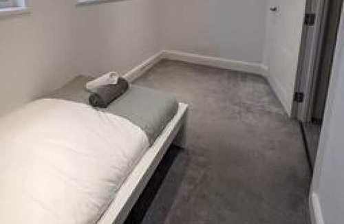 Kidbrooke with Hornfair House | Stunning 3 Bed with Garden 114A