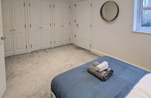 Kidbrooke with Hornfair House | Stunning 3 Bed with Garden 114A