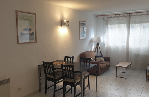 Valence Apartment | Appartement Proche de Toutes Commodités
