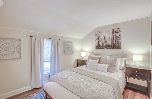 Franklin Springs Apartment | Chic New Hartford Apartment - Hike, Golf & Ski!