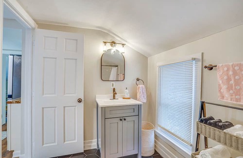 Franklin Springs Apartment | Chic New Hartford Apartment - Hike, Golf & Ski!