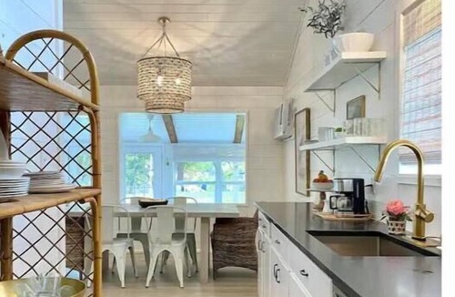 Seguin Cottage | Entire cottage in Seguin, Texas, United States