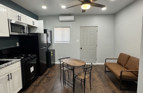 Barelas Apartment | Downtown Modern updated apartment