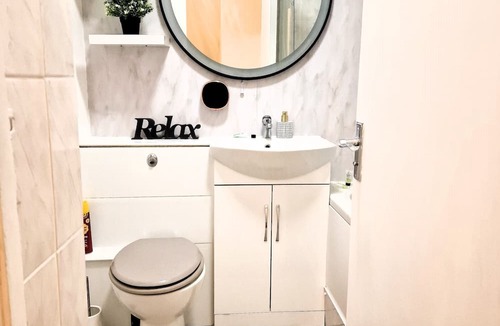 Sutton Central Apartment | Relaxing Spacious Brunswick Rooms in Sutton