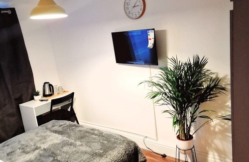 Sutton Central Apartment | Relaxing Spacious Brunswick Rooms in Sutton