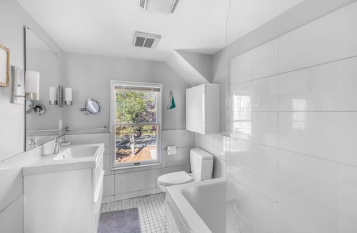 West Mystic House | W Henderson House Waterview Escape