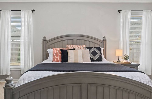 Bixby House | Stylish, Upscale, Large, 2 King suites, Location, Family friendly, Safe