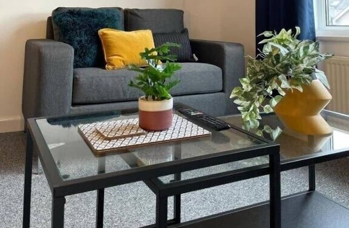 Pontypool Apartment | Oak Terrace by Tŷ SA