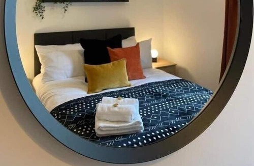 Pontypool Apartment | Oak Terrace by Tŷ SA