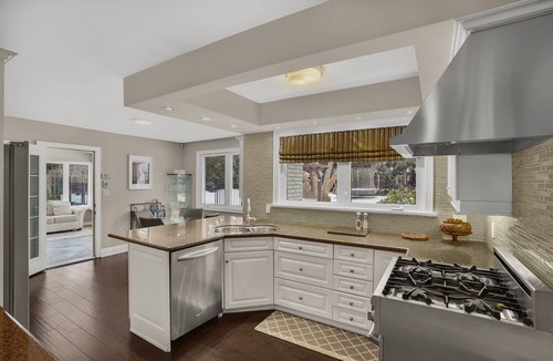 Burlington Villa | Private 4-bedroom home steps to Lake Ontario