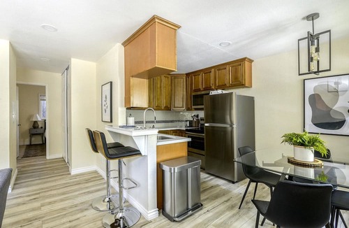 Fremont Apartment | Airy Fremont 2BR w/ Elevator & A/C, nr BART & Restaurants, by Blueground