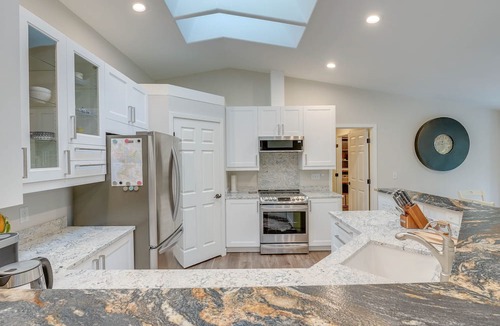 Sudden Valley House | Charming Bellingham Home: Backyard, Walk to Beach!