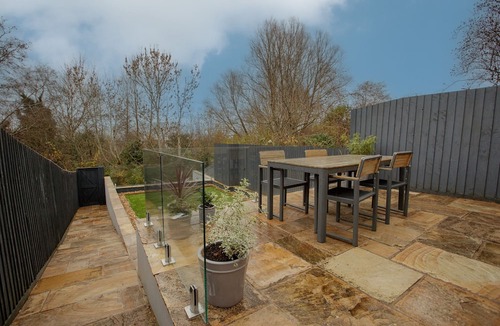 Caerphilly House | 82 Van Road, Caerphilly 3 Bed