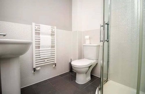 Magor House | Seymour Way (Stunning 4 bed with FREE parking)