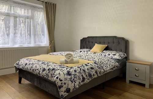 Farnham Apartment | Luxury Two Bed Deluxe Maisonette