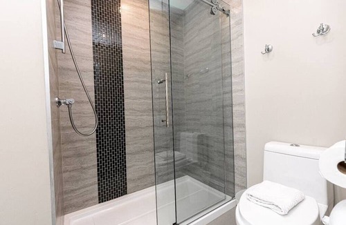 Paine-Sec Apartment | La Petite Bégin - Private Bathroom