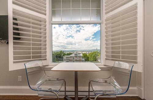 Paine-Sec Apartment | La Juliette - Private Bathroom and Balcony