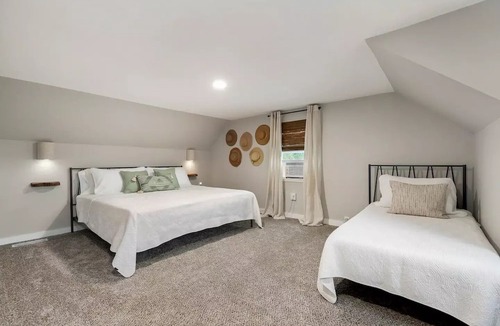 Rogers House | Cozy house near Beaver Lake & Hobbs State Park