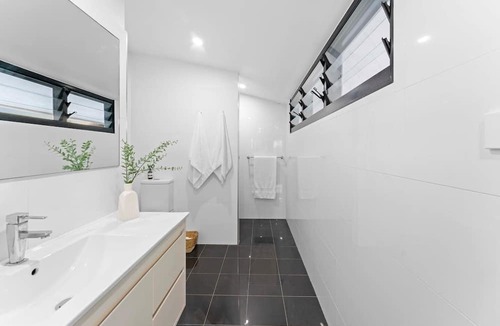 Merewether House | Sundown Serenity Coastal Comfort at Merewether