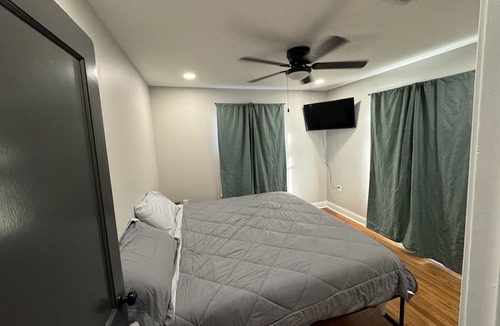 Westlake House | Modern 3 bed 2 bath