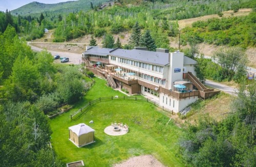 Glenwood Springs Cabin | North Facing Room #9