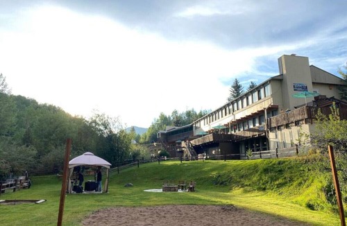 Glenwood Springs Cabin | Mountain View Room #8