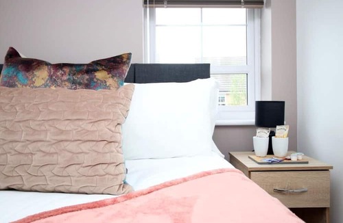 Graig House | Ebbw House (3 BR Free parking)