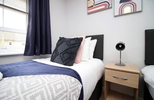 Graig House | Ebbw House (3 BR Free parking)