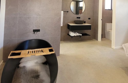 Sampson Flat House | Where nature & luxury meet.