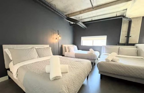 Ballston Apartment | Modern City Lights 6 Bds