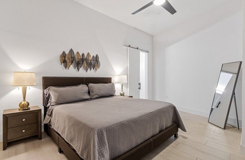 Cedars Apartment | Amazing Views /King Bed