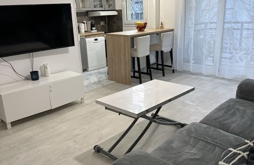 Plaisir Apartment | Appartement Accès Gare Plaisir Grignon