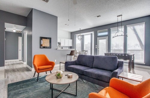 Elmo House | Stylishly Updated 3 Bedroom / Foosball Table!