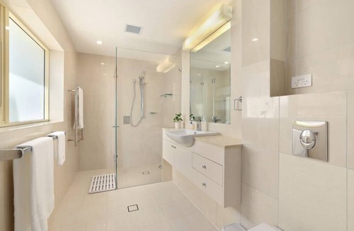 Bayview House | The Pinnicle 'Live the Dream'