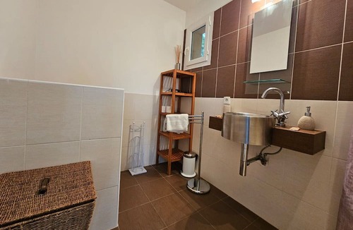 Montarnaud Apartment | Appartement Montarnaud Piscine et Exterieur