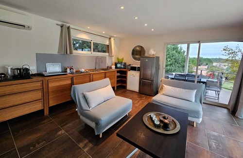 Montarnaud Apartment | Appartement Montarnaud Piscine et Exterieur